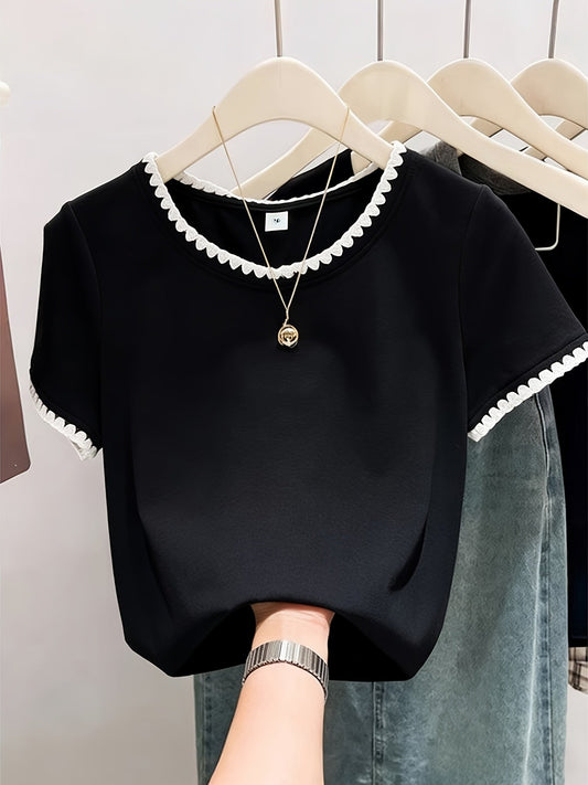 Elegant women's blouse with scalloped collar, chic everyday style