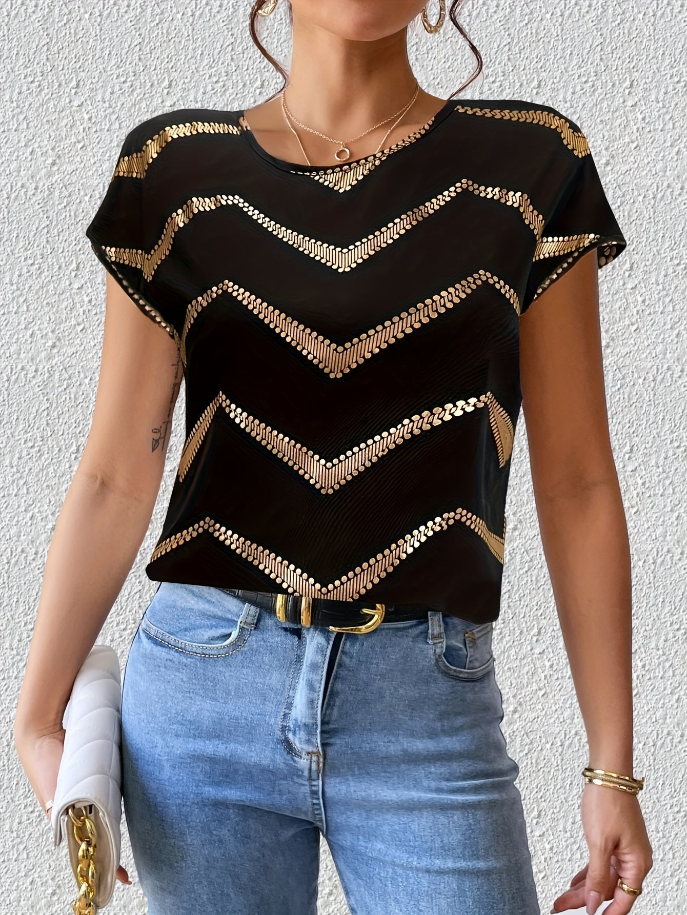 T-shirt damski w eleganckim stylu z geometrycznym wzorem na co dzień lub na wieczór