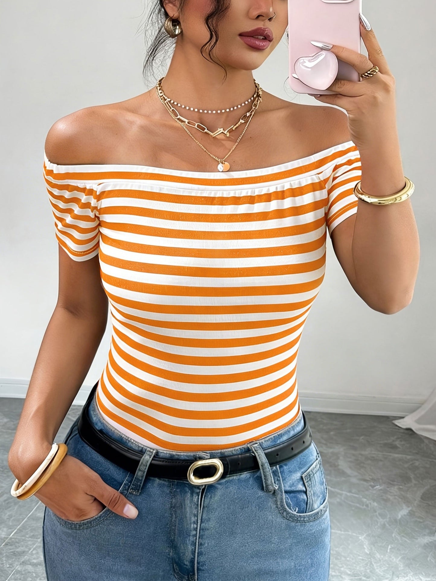 Damentop mit schulterfreiem Bardot-Ausschnitt und Streifen – elegant und modern für lässige oder schicke Looks  