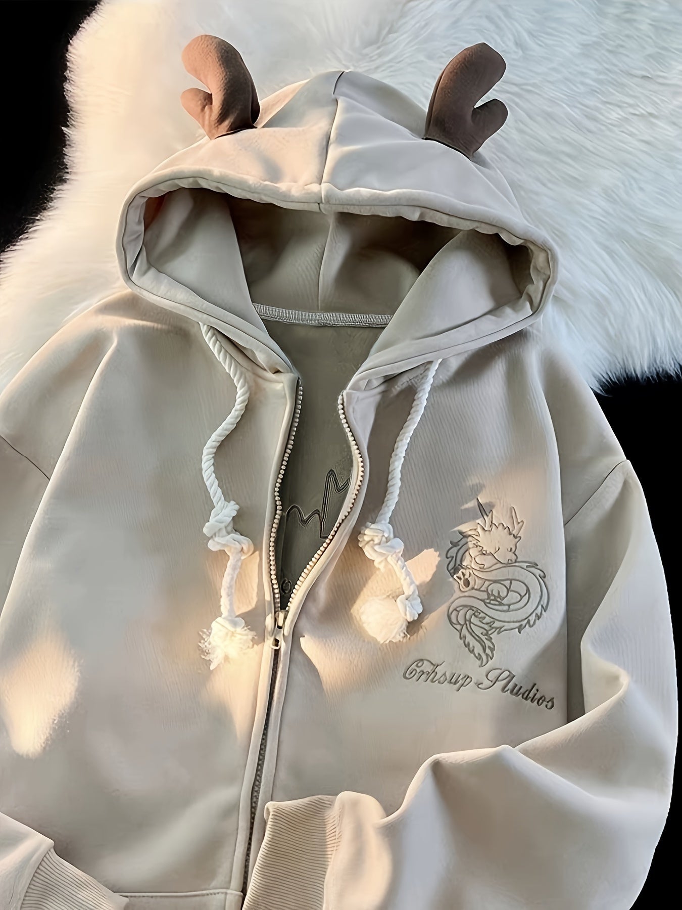 Sweat à Capuche Zippé Unisexe Crème avec Cornes et Motif Dragon Brodé