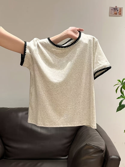 Elegant women's blouse with scalloped collar, chic everyday style