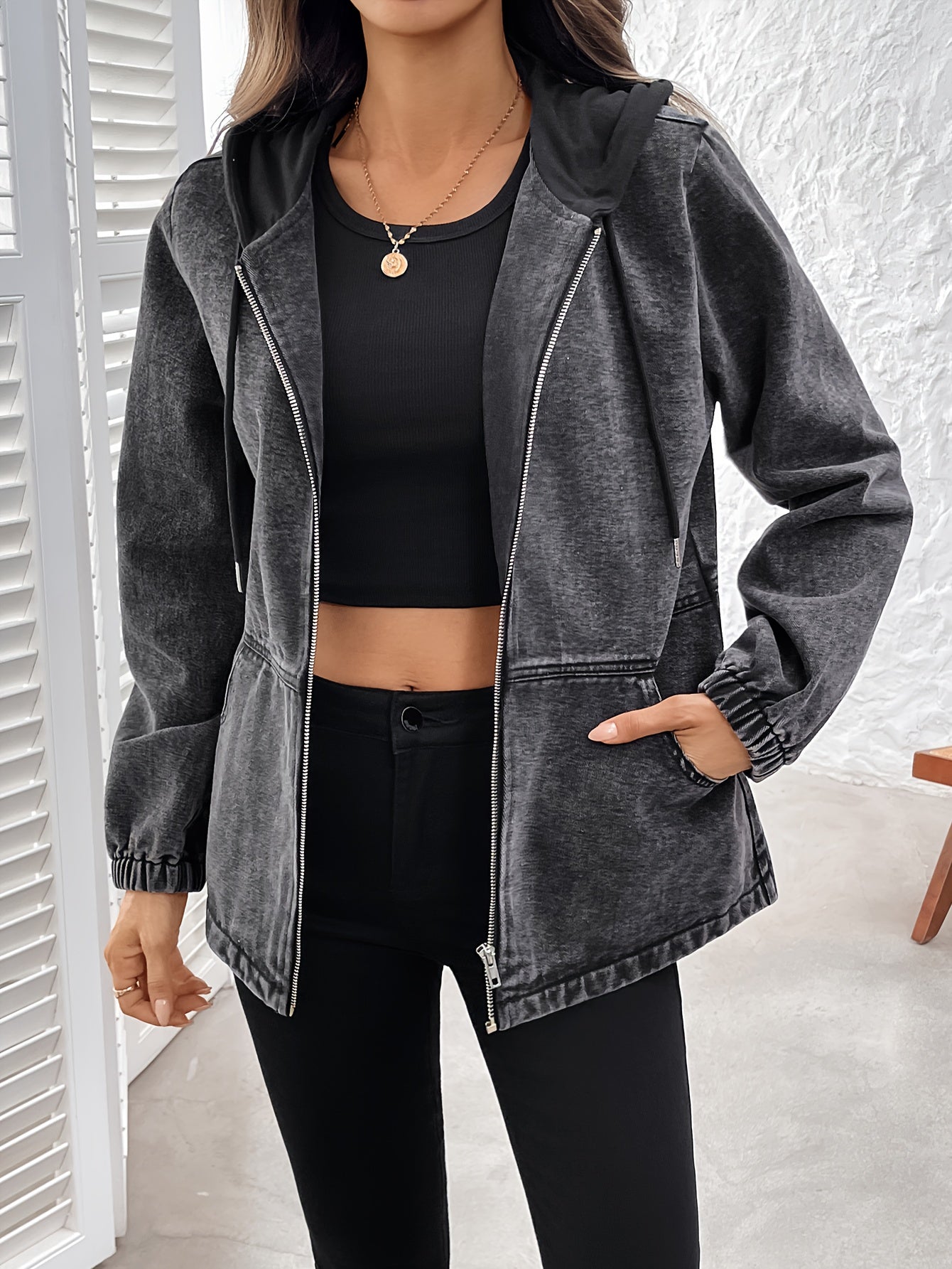 Veste à capuche femme gris délavé zippée poches à rabat