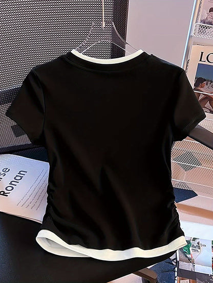 T-shirt décontracté femme style superposé tendance pour un look urbain chic