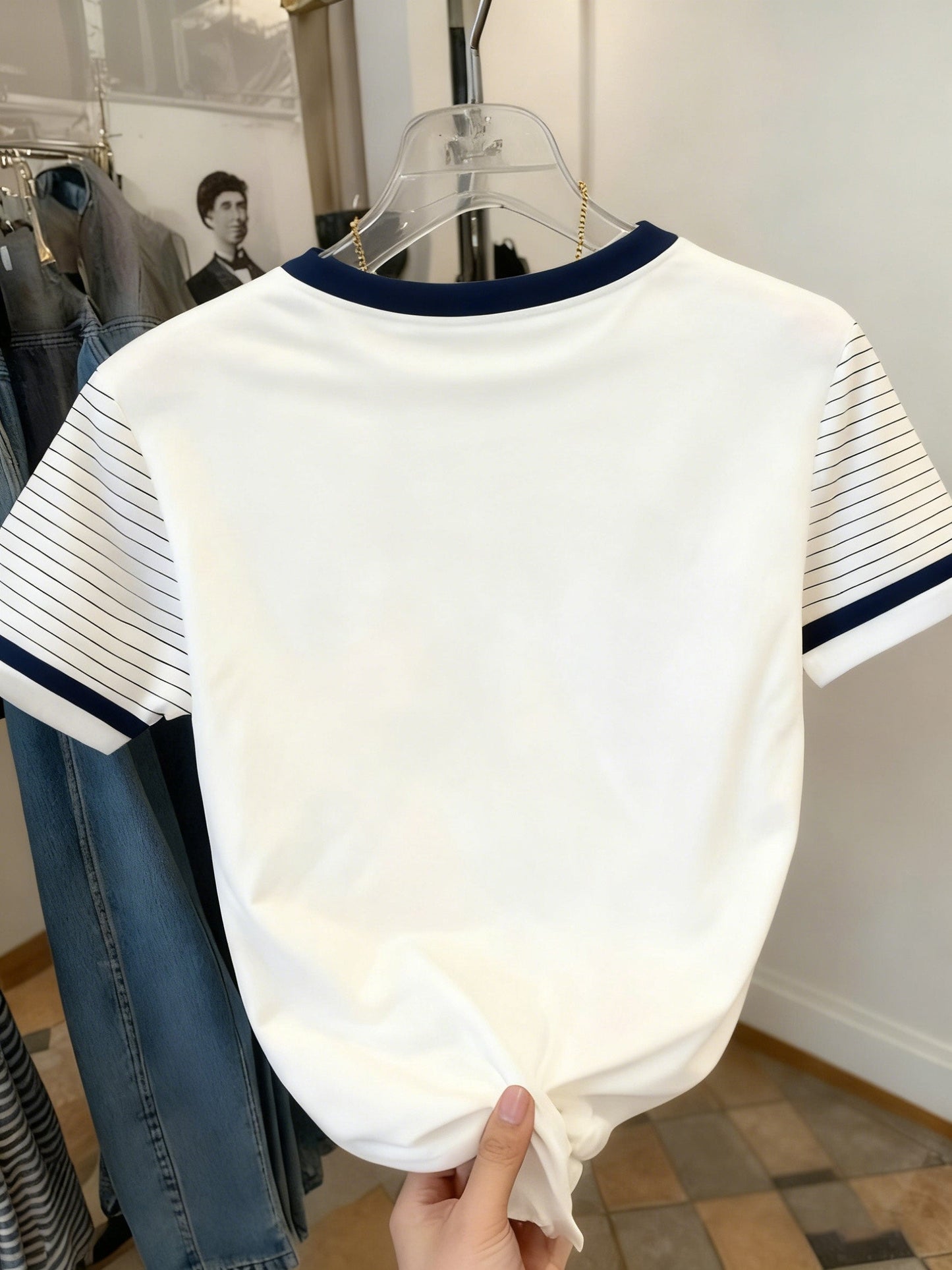 Dames T-shirt met eenhoornprint, moderne stijl, contrasterende kraag, gestreepte mouw