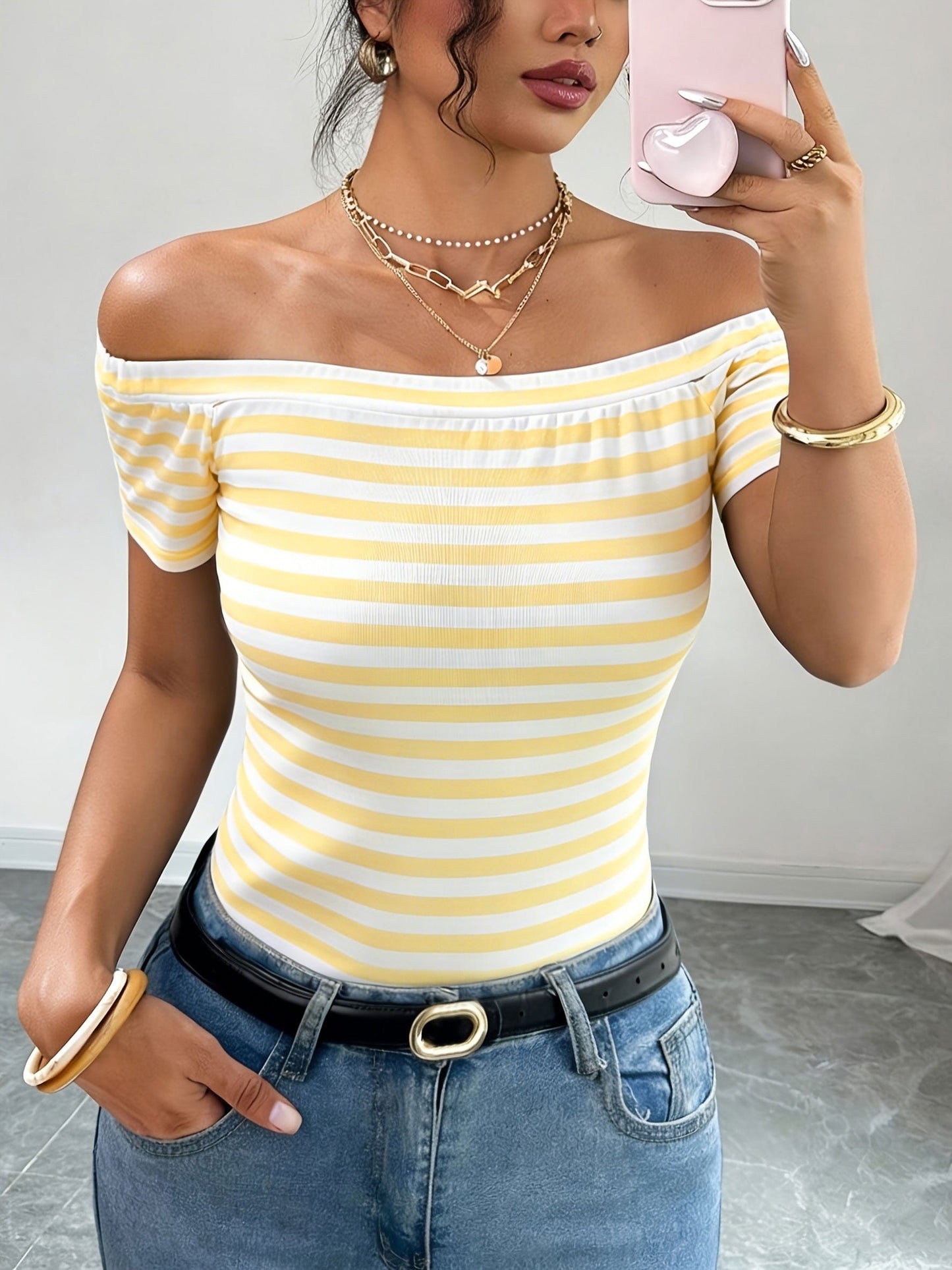 Damentop mit schulterfreiem Bardot-Ausschnitt und Streifen – elegant und modern für lässige oder schicke Looks  