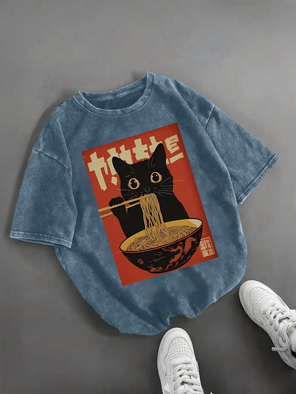 T-shirt Femme Style Vintage avec Chat Mangeant des Nouilles – Graphique Japonais, Décontracté et Original