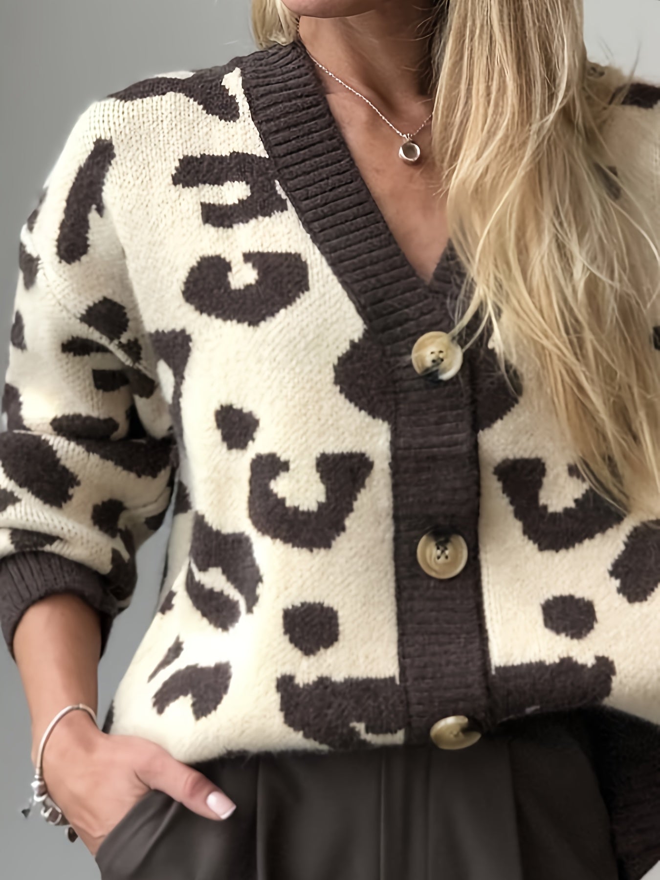 Gilet Femme Léopard Crème et Marron Col V Boutons