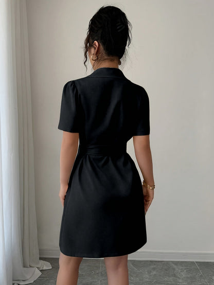 Elegantes Damen-Blazerkleid mit kurzen Ärmeln und Doppelknopfverschluss für Büro und besondere Anlässe  