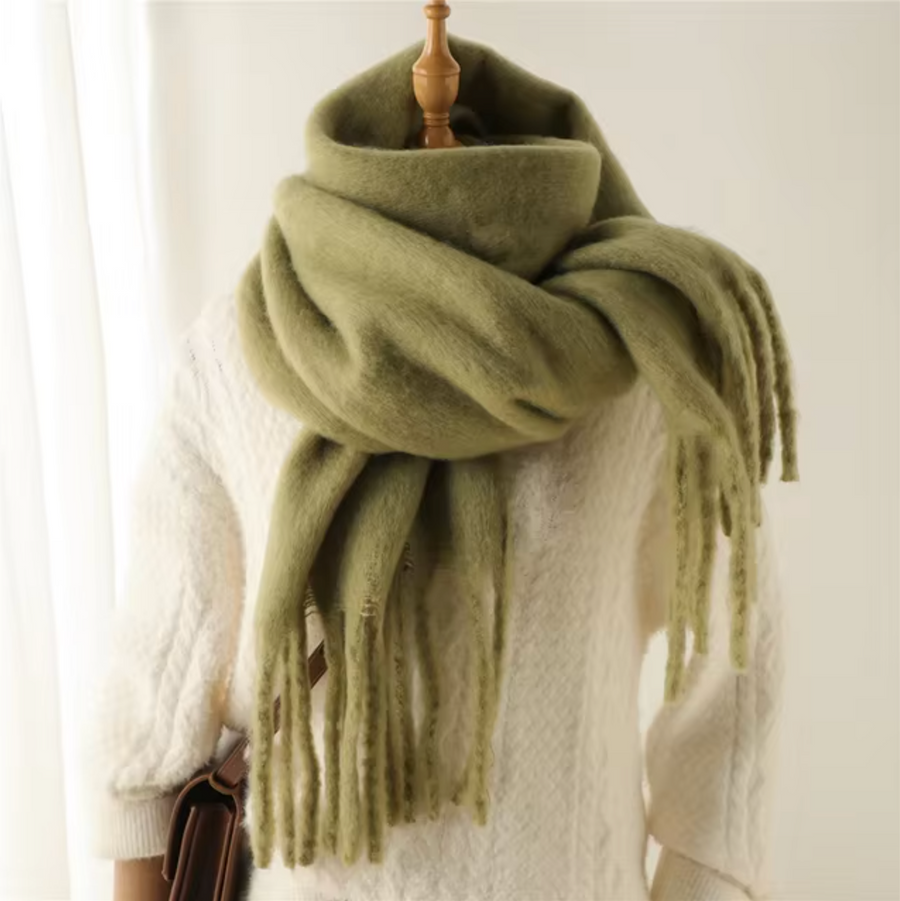 Mjuk och bred scarf med fransar - fuchsia
