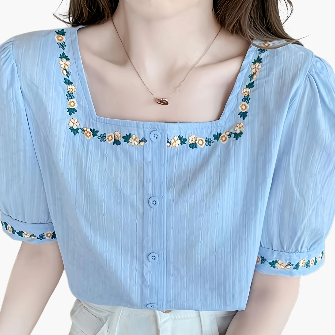 Elegant women's blouse with square neckline and floral embroidery, casual spring-summer style