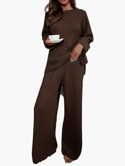 Lässiges Damen-Set mit weitem Pullover und weiter Hose zum Entspannen oder für zu Hause