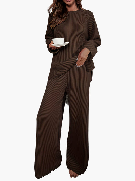 Lässiges Damen-Set mit weitem Pullover und weiter Hose zum Entspannen oder für zu Hause