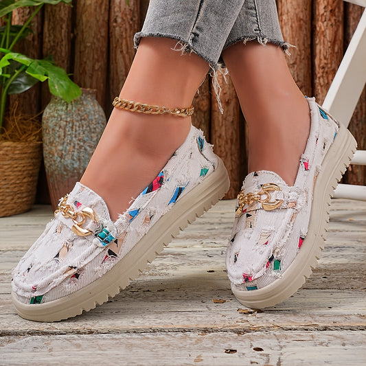 Damskor i moccasinstil, avslappnad chic, slip-on med dekorativ kedja – vårmode
