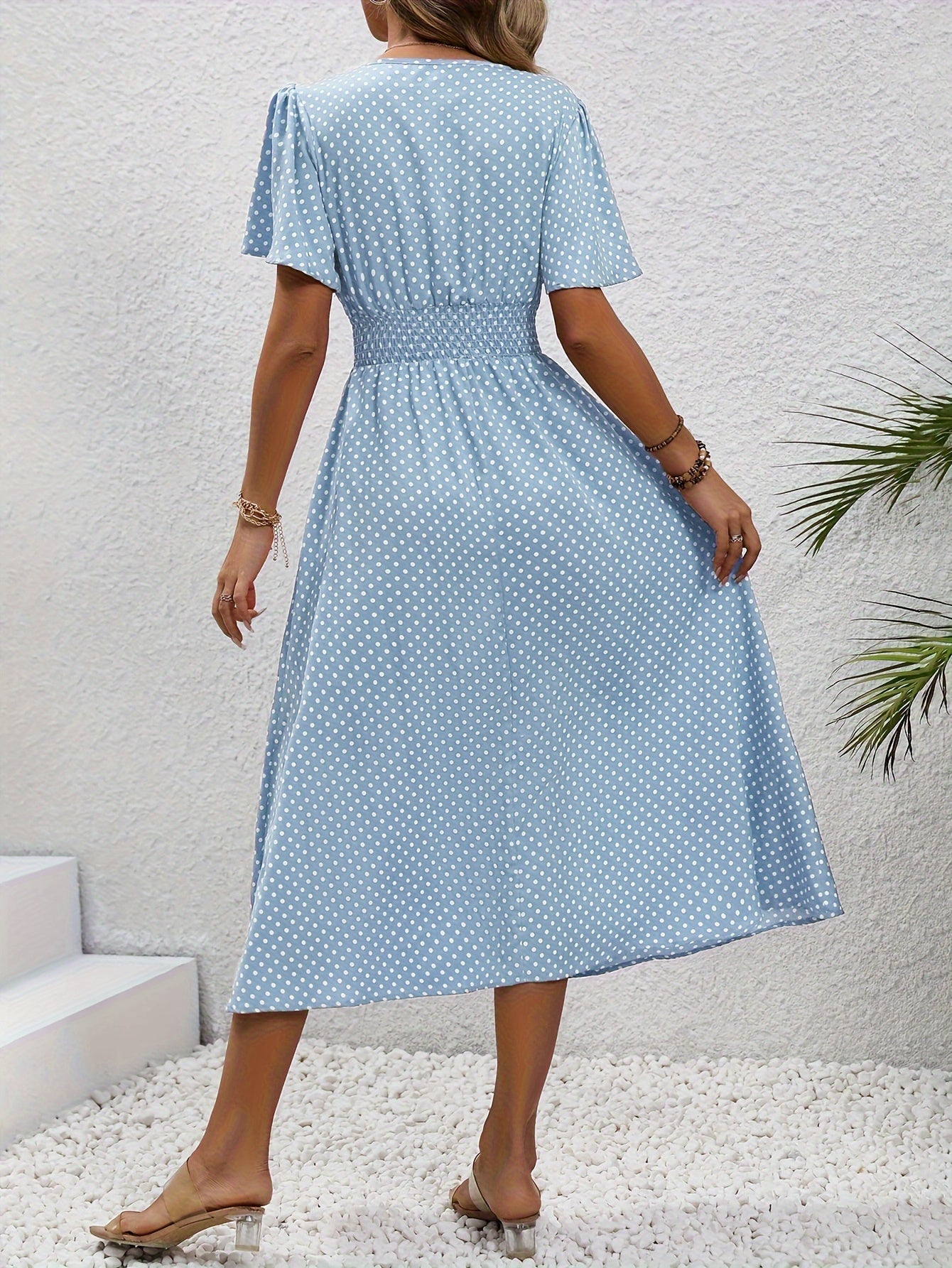 Elegancka sukienka damska w groszki, styl casual na wiosnę/lato