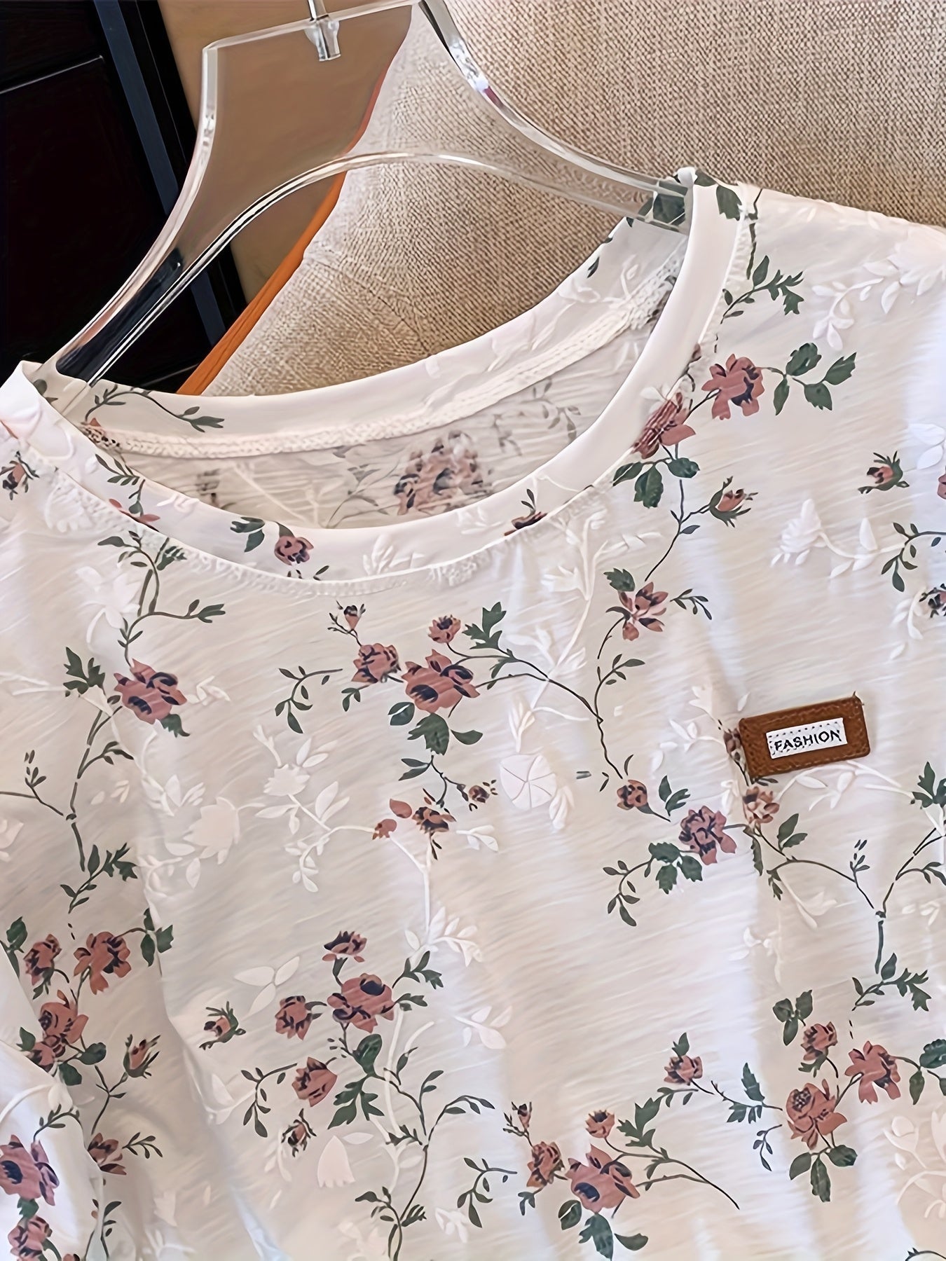 T-shirt donna a maniche corte stile chic con motivo floreale – Ideale per primavera ed estate