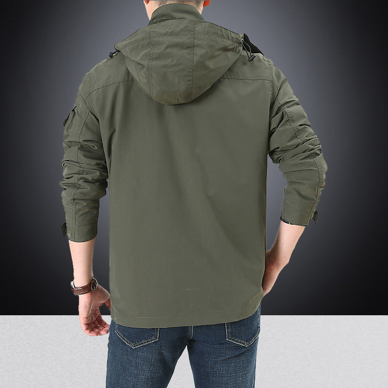 Herrenjacke im Militärstil mit mehreren Taschen und Reißverschluss