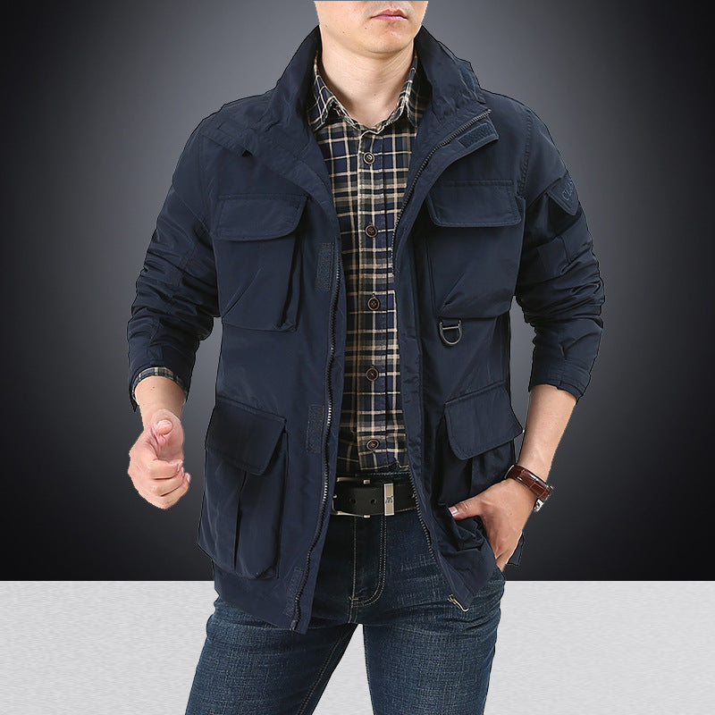 Herrenjacke im Militärstil mit mehreren Taschen und Reißverschluss