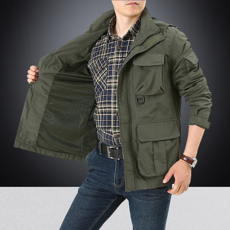 Herrenjacke im Militärstil mit mehreren Taschen und Reißverschluss