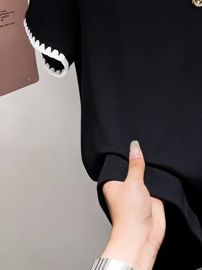 Elegant women's blouse with scalloped collar, chic everyday style