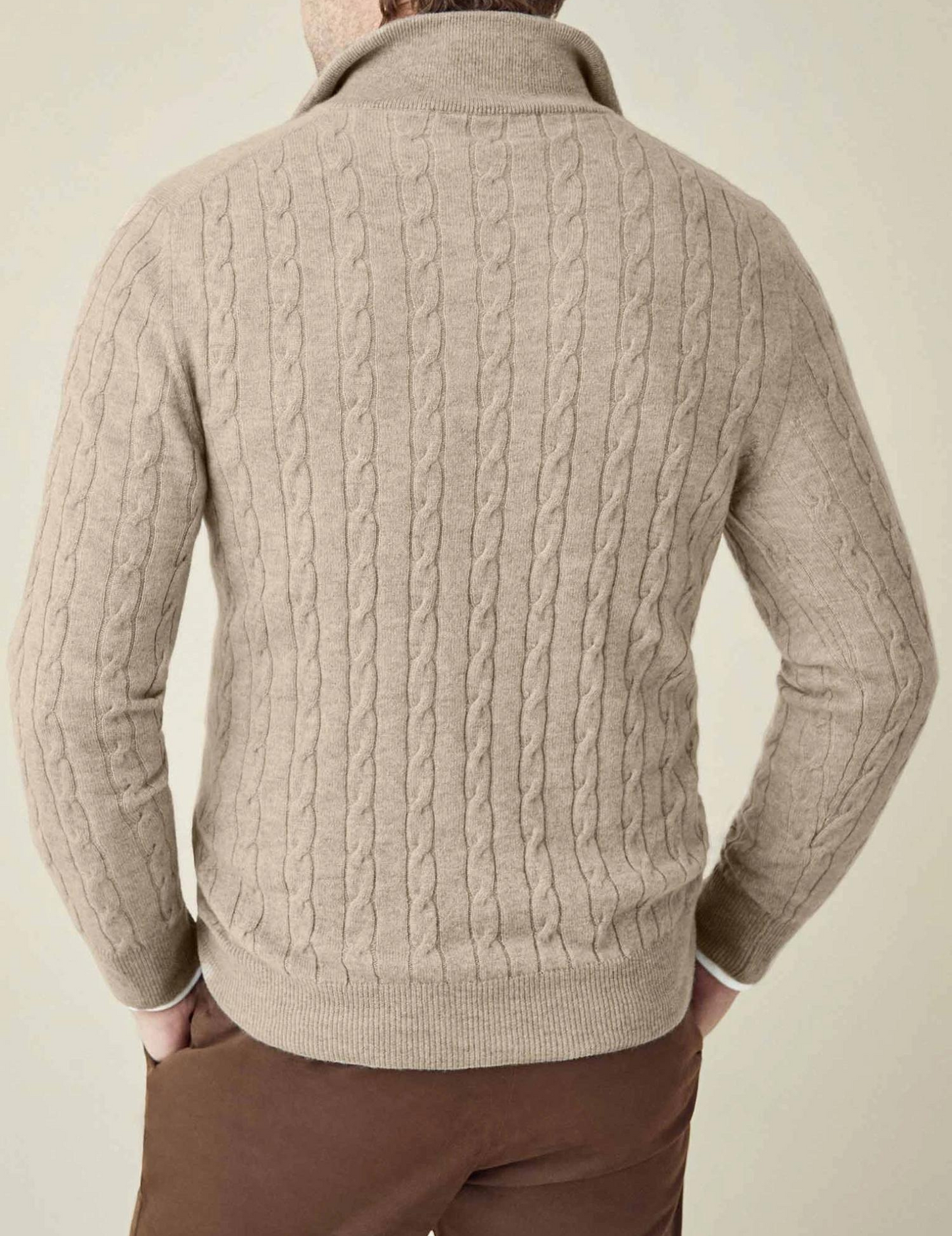 Maglione con zip intrecciato uomo elegante stile casual e professionale