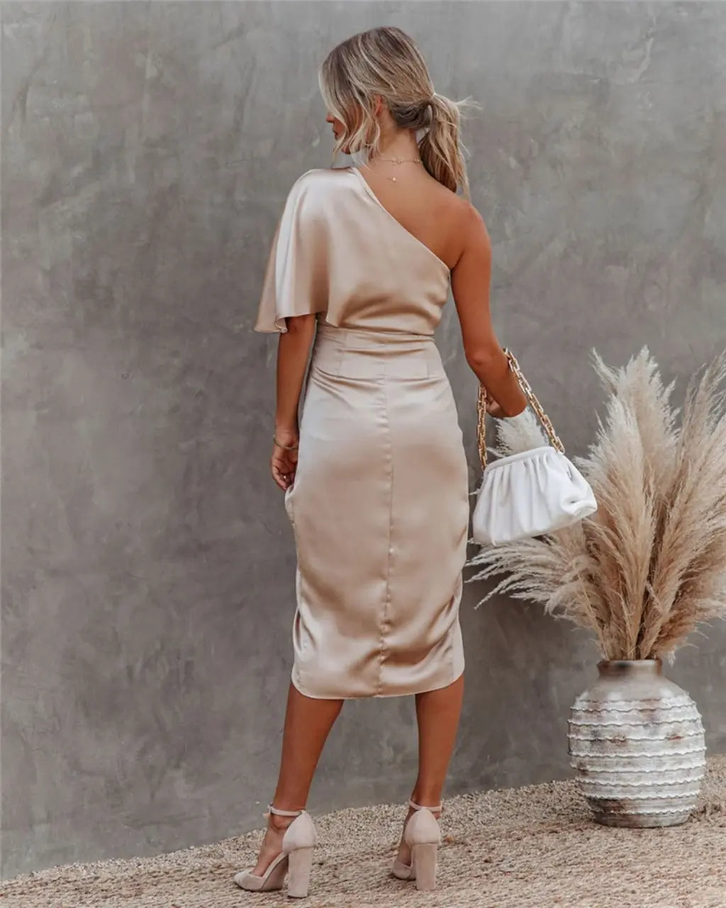 Robe midi asymétrique de soirée pour femme, style drapé élégant, usage événementiel et cocktail