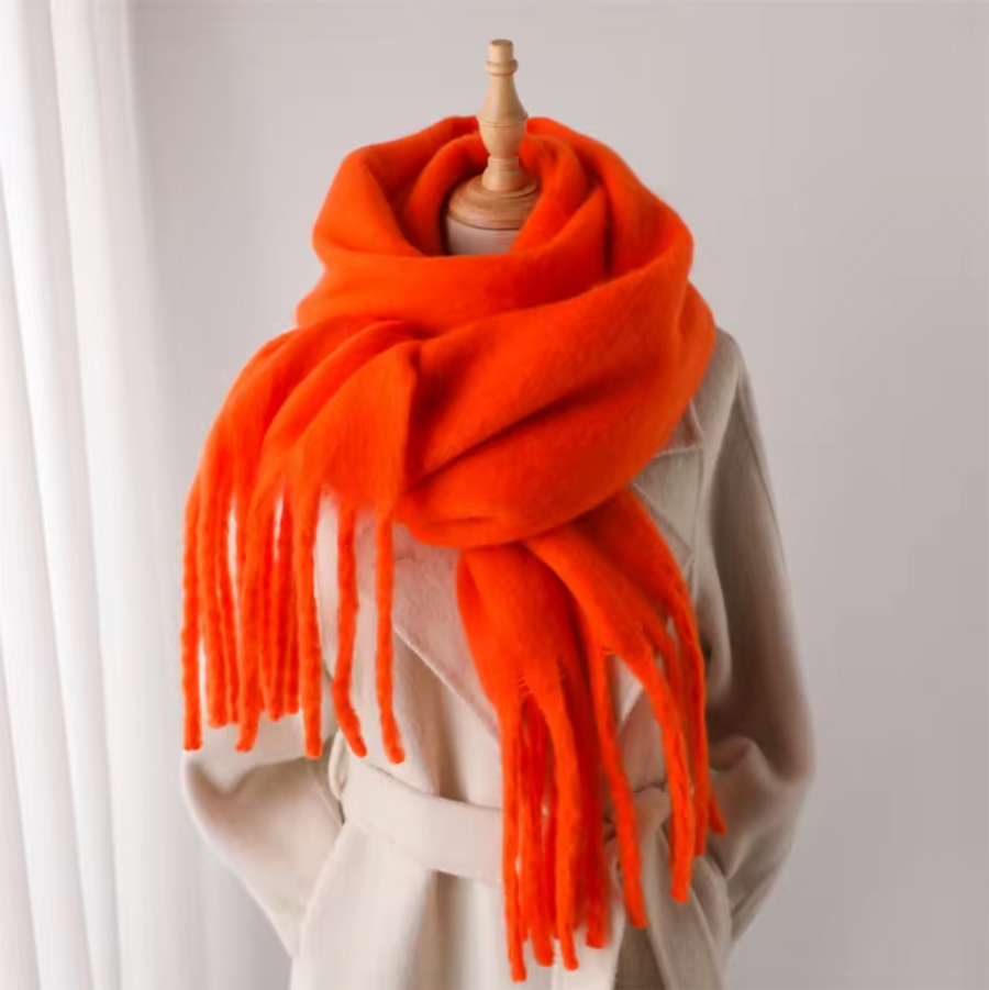 Mjuk och bred scarf med fransar - fuchsia