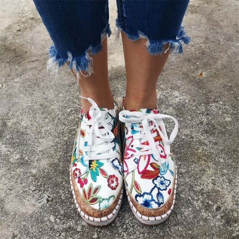 Baskets décontractées pour femme style floral brodé – Mode urbaine et confort quotidien
