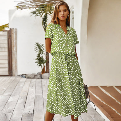 Jennifer – Robe à manches courtes avec motif à pois ondulés et col