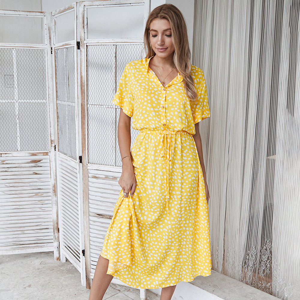 Jennifer – Robe à manches courtes avec motif à pois ondulés et col