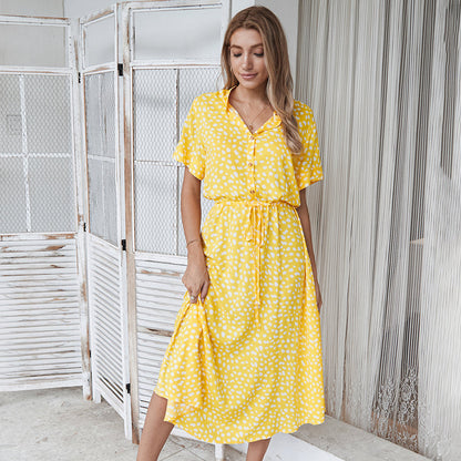 Jennifer – Robe à manches courtes avec motif à pois ondulés et col