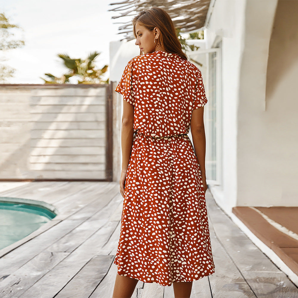 Jennifer – Robe à manches courtes avec motif à pois ondulés et col