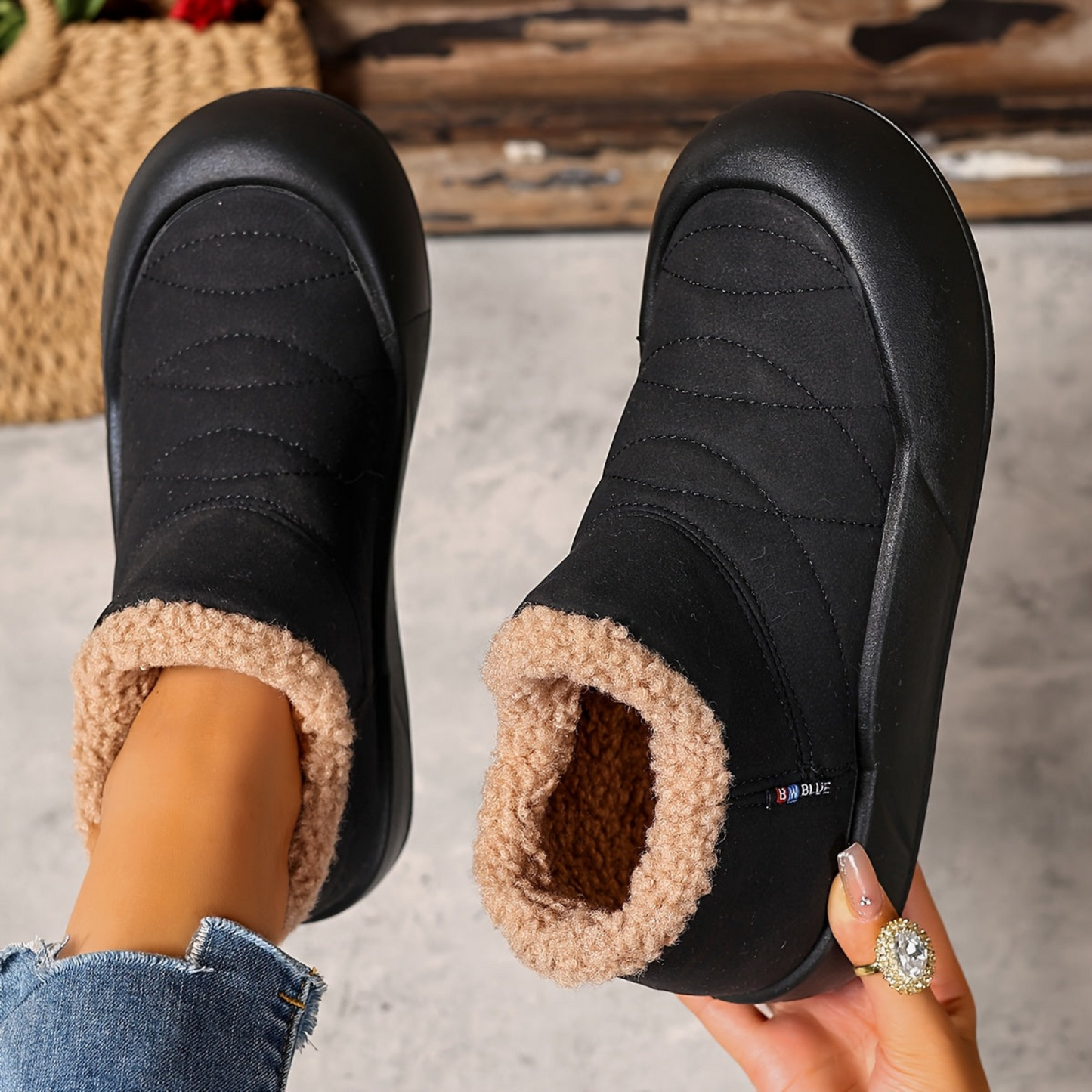 Bottes d'hiver Femme fourrées grises matelassées à semelle compensée et bout rond