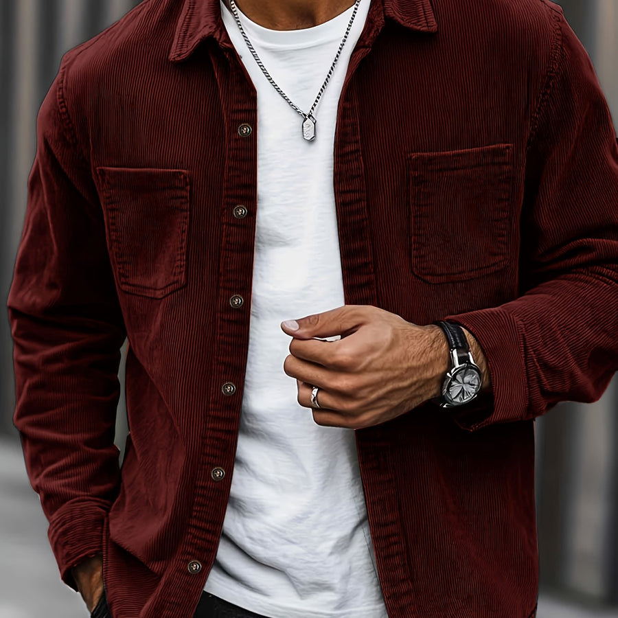 Herrenhemd im Overshirt-Stil aus geripptem Stoff mit Knöpfen und Brusttaschen