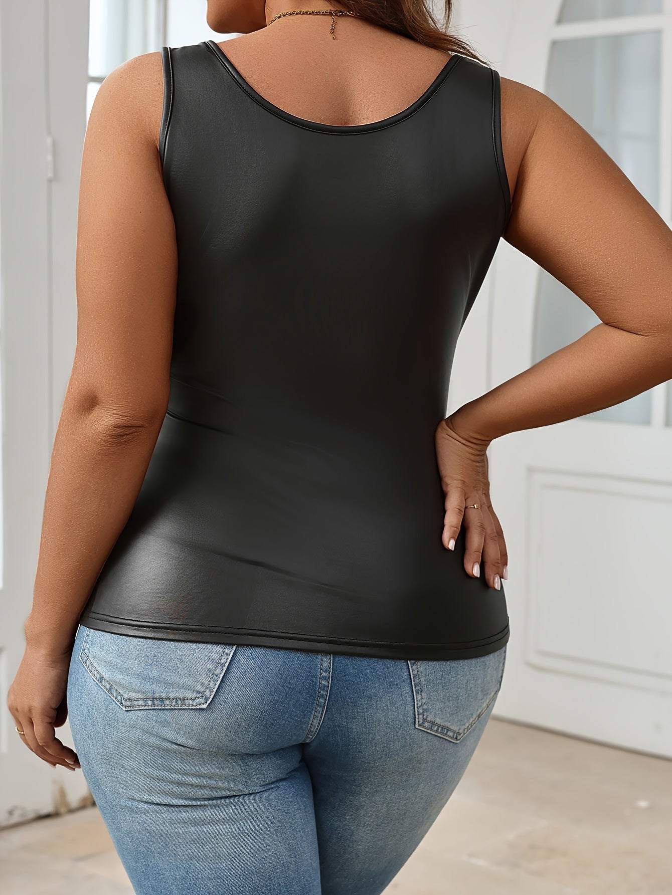 Damski top bez rękawów w nowoczesnym stylu, luźny krój na casualowy, elegancki look