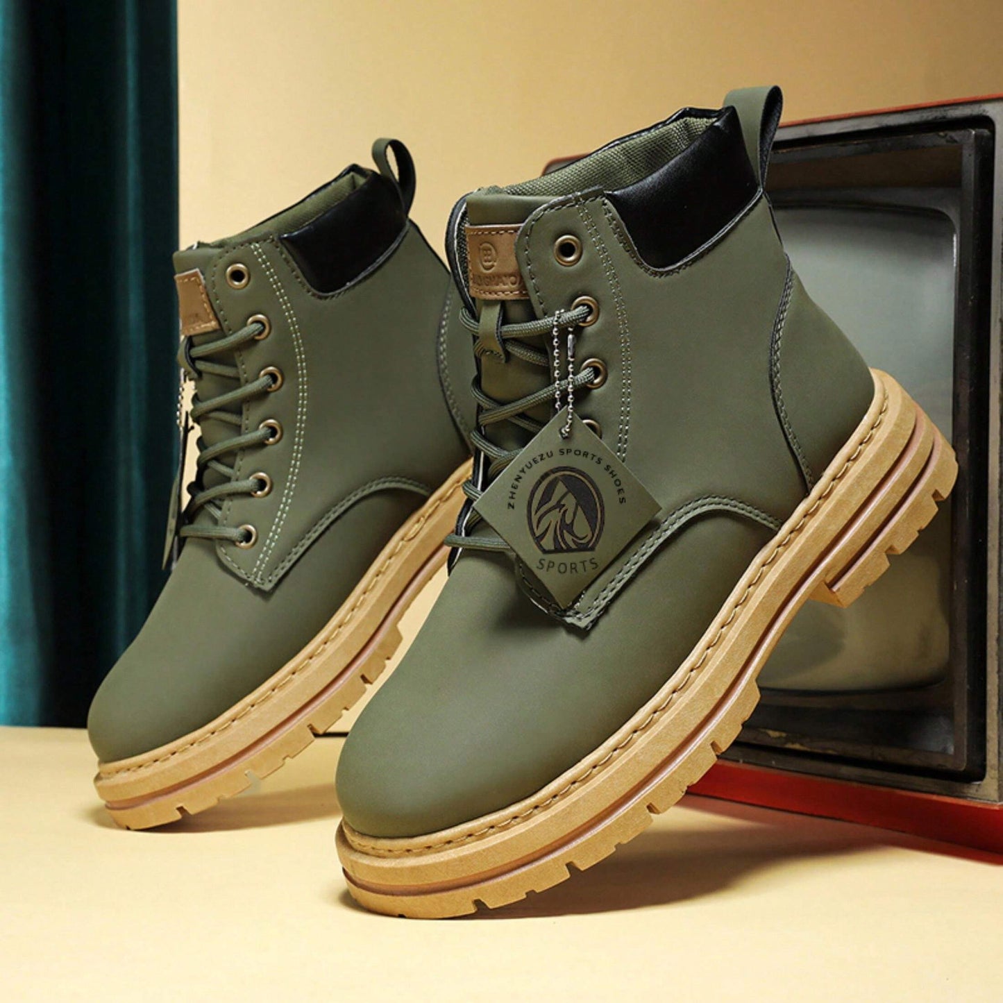 Bottes de randonnée robustes homme style urbain et aventure