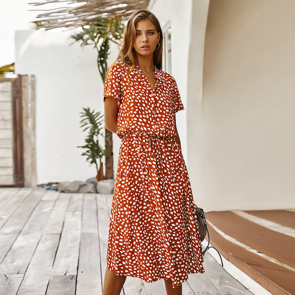 Jennifer – Robe à manches courtes avec motif à pois ondulés et col
