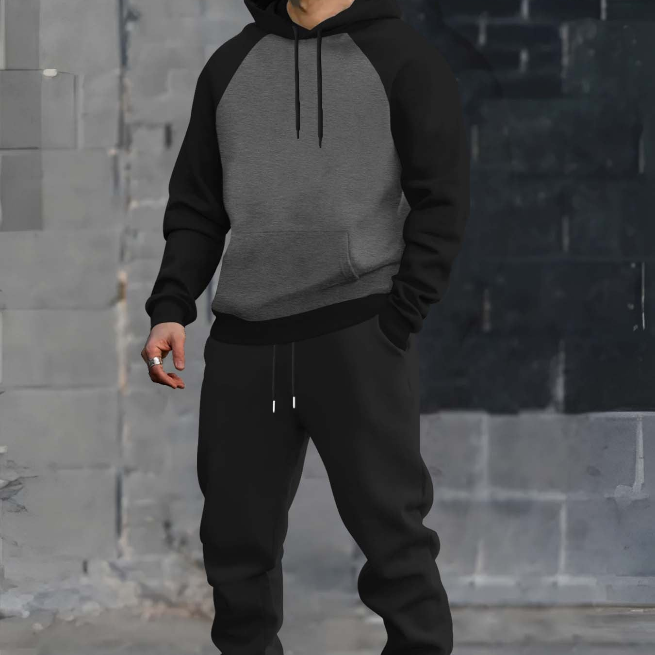 Ensemble survêtement homme bicolore avec sweat à capuche gris foncé et noir