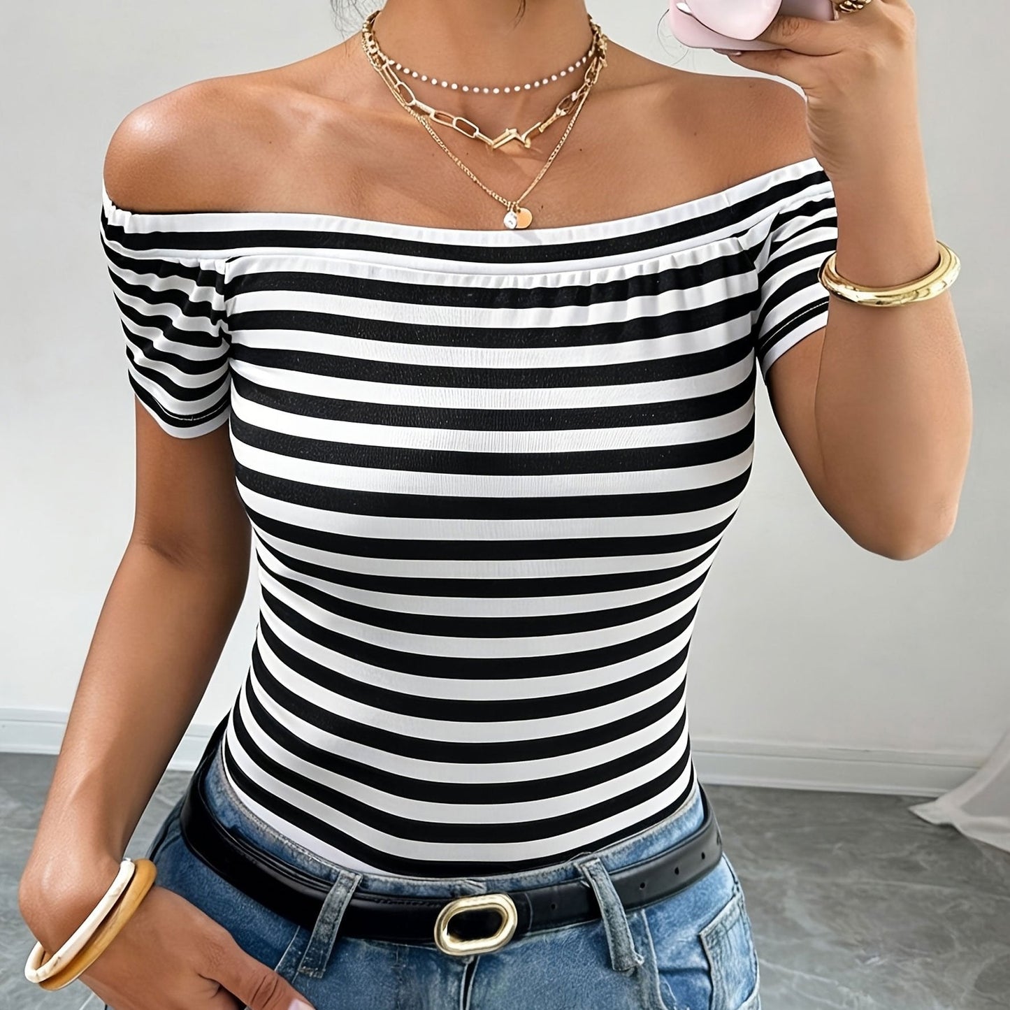 Damentop mit schulterfreiem Bardot-Ausschnitt und Streifen – elegant und modern für lässige oder schicke Looks  