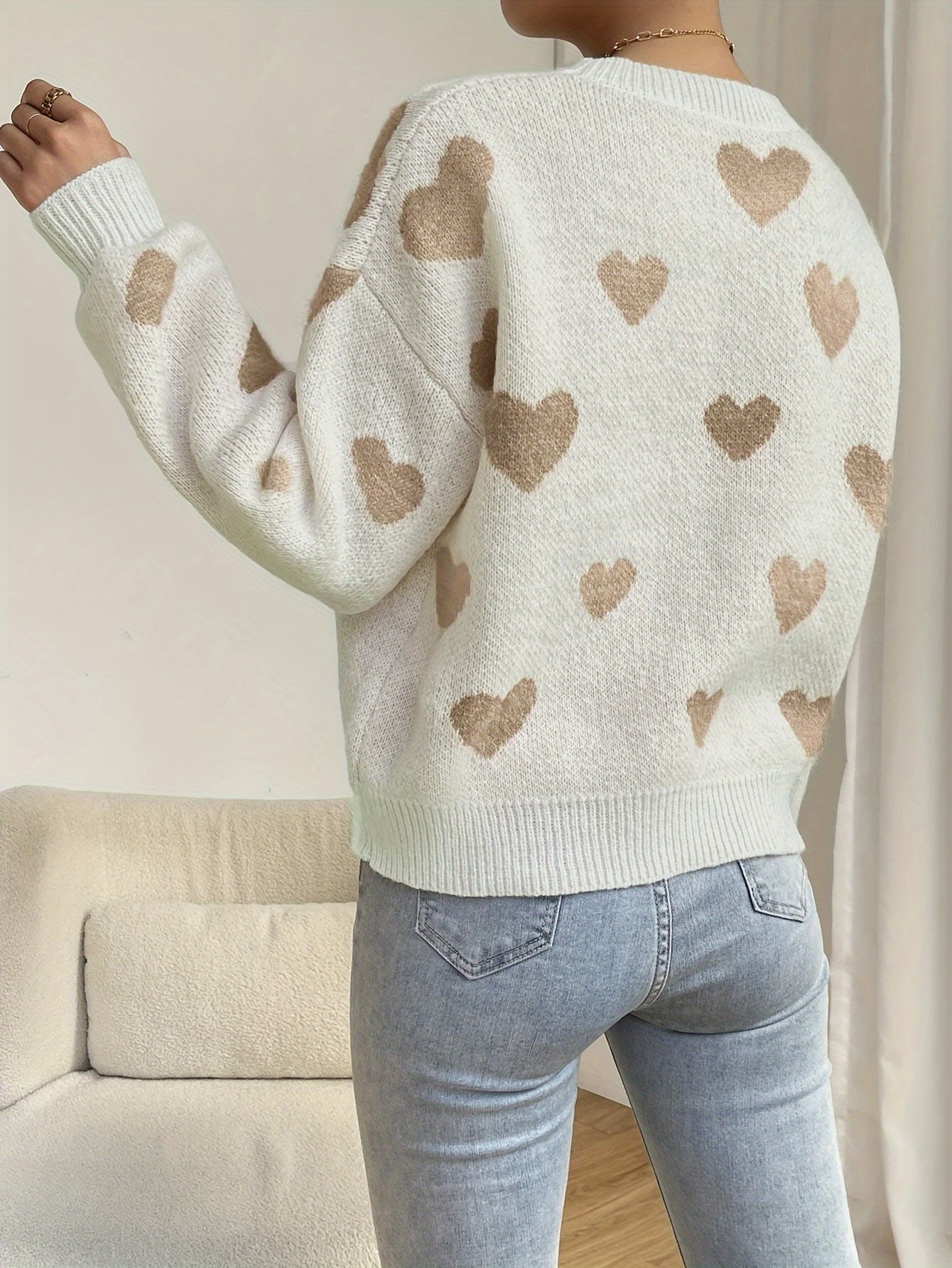 Pull col rond ample en maille blanc avec cœurs beiges