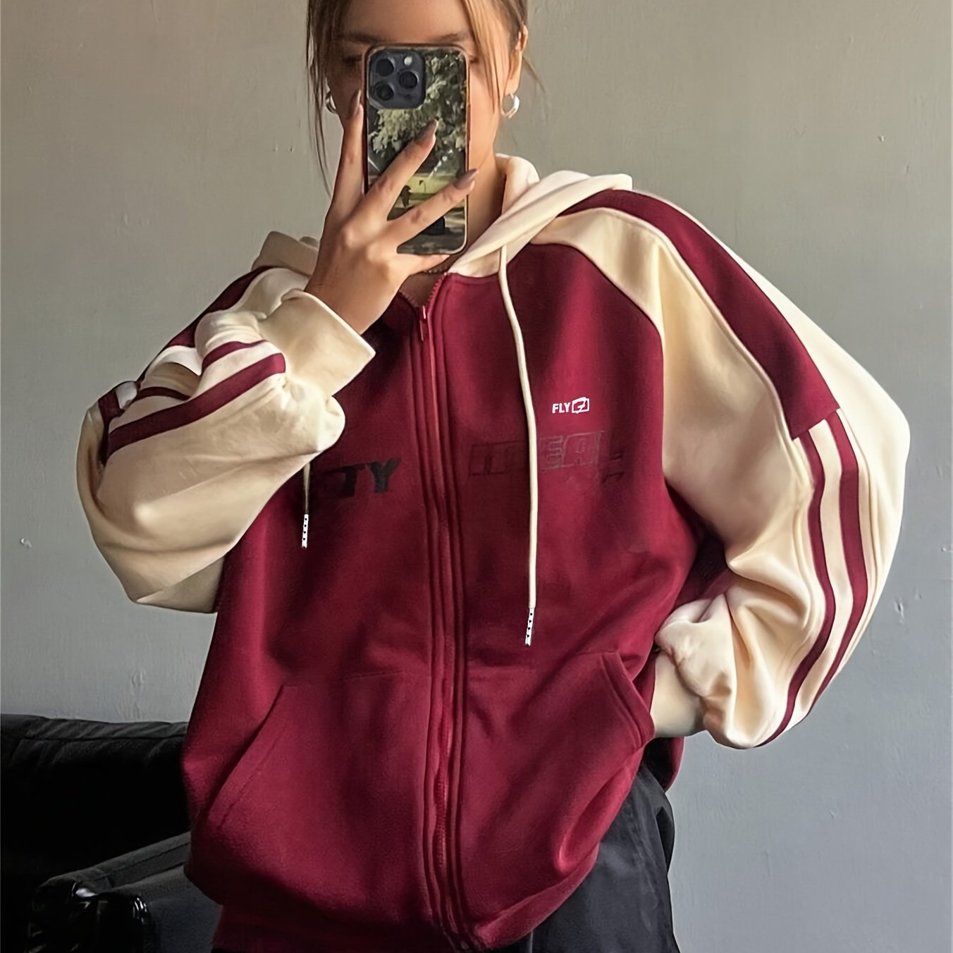 Sweat à Capuche Zippé Bicolore Rouge Bordeaux Crème avec Rayures Sportif