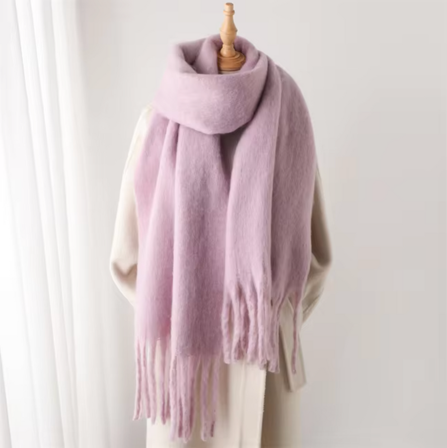 Mjuk och bred scarf med fransar - fuchsia