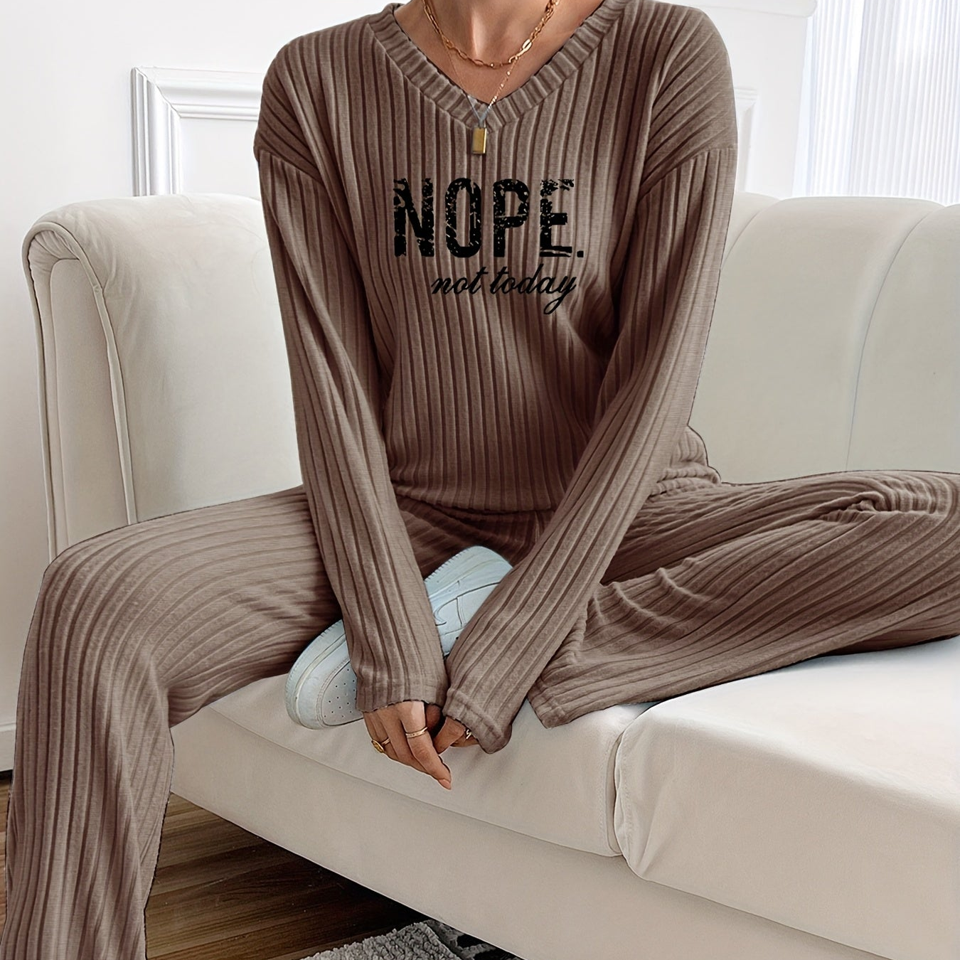 Ensemble côtelé Femme avec inscription "NOPE not today", col en V et pantalon large