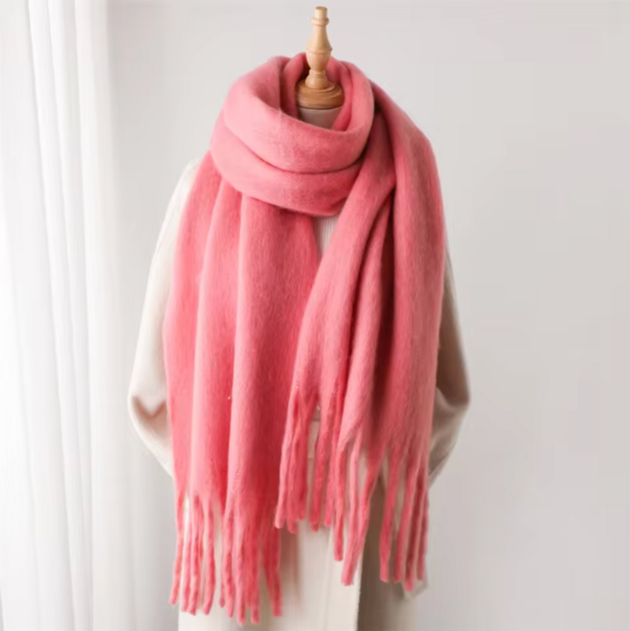 Mjuk och bred scarf med fransar - fuchsia