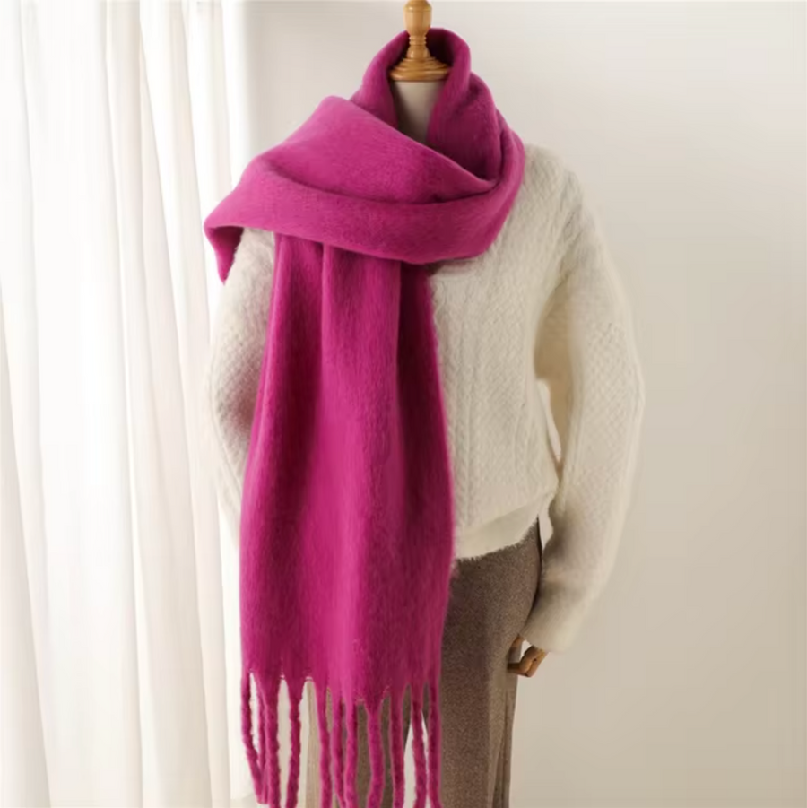 Mjuk och bred scarf med fransar - fuchsia