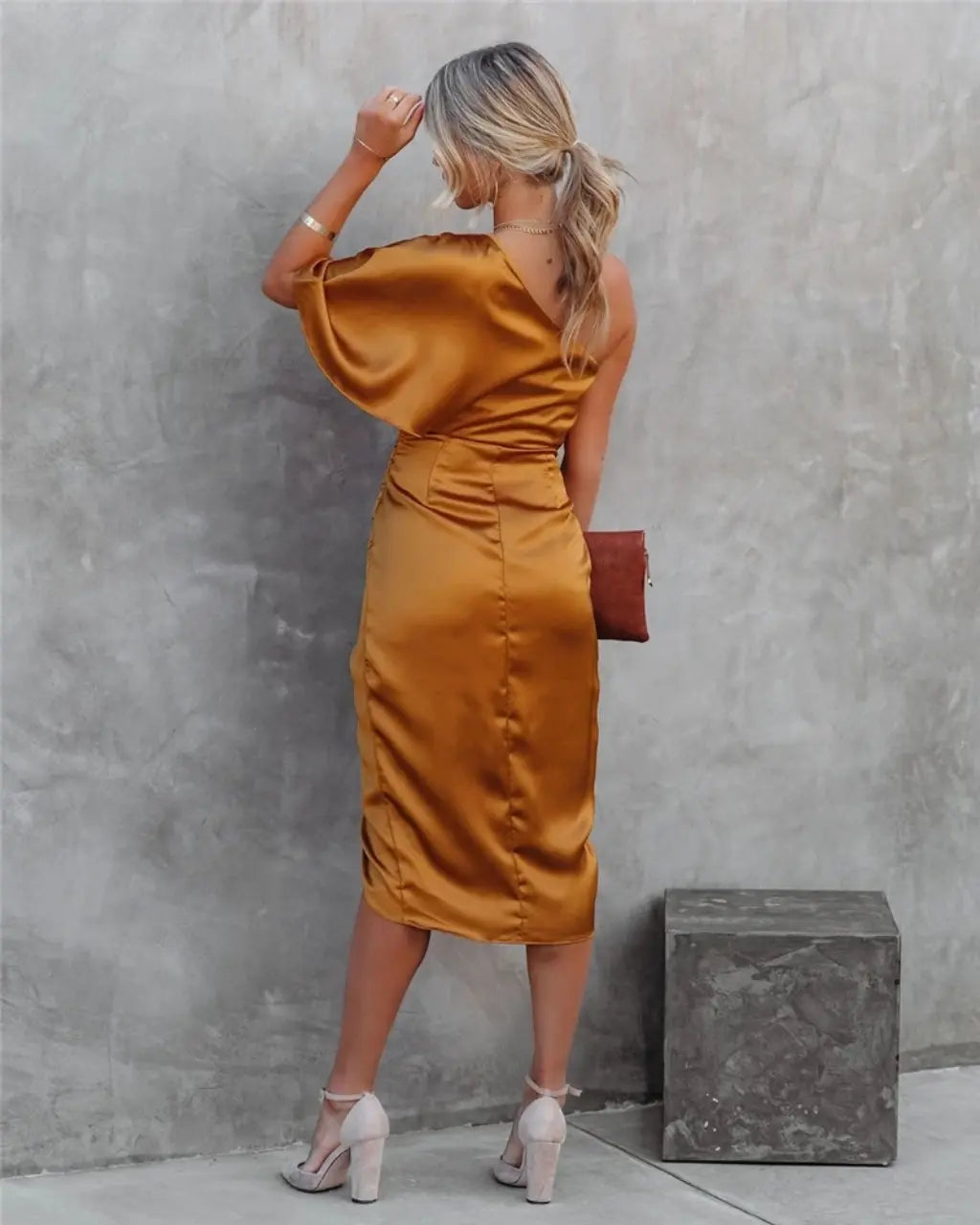 Robe midi asymétrique de soirée pour femme, style drapé élégant, usage événementiel et cocktail