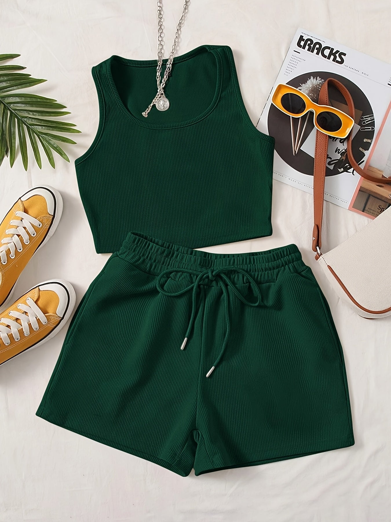 Women's Casual Set – Sleeveless Crop Top and High-Waisted Shorts for Leisure and Summer