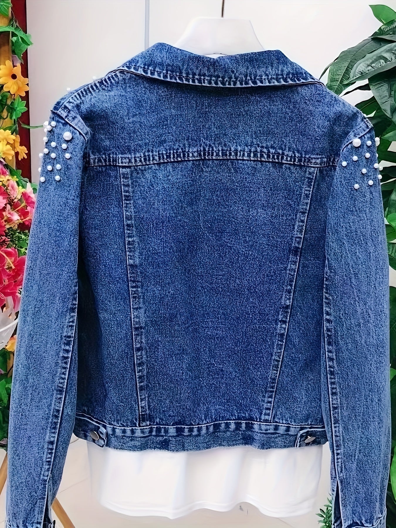 Veste en jean femme bleue brodée de perles et ornements