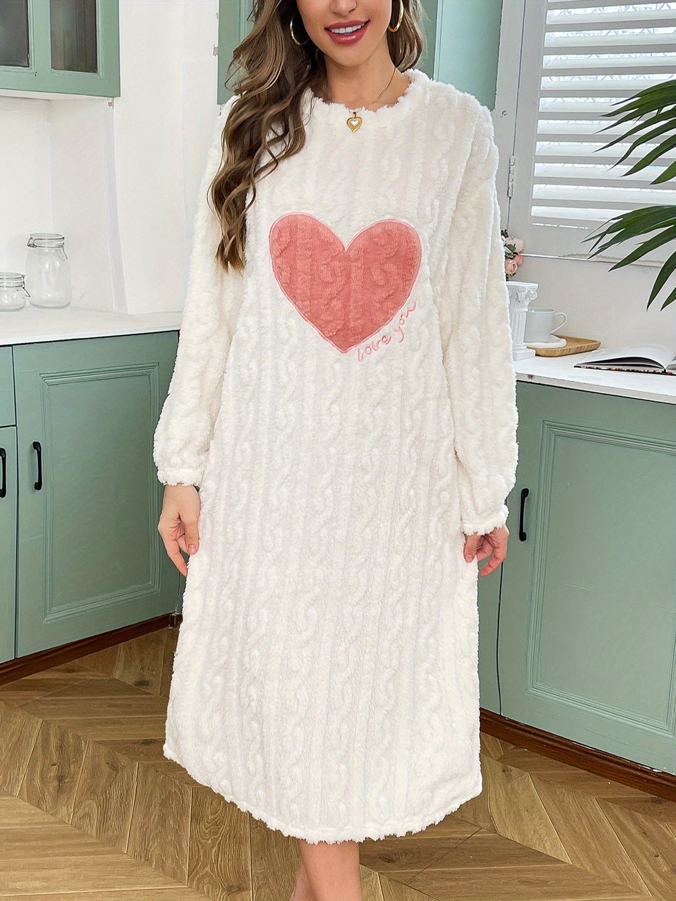 Robe de Nuit Chaude Femme Douce Blanc Cassé avec Cœur Rose et Inscription