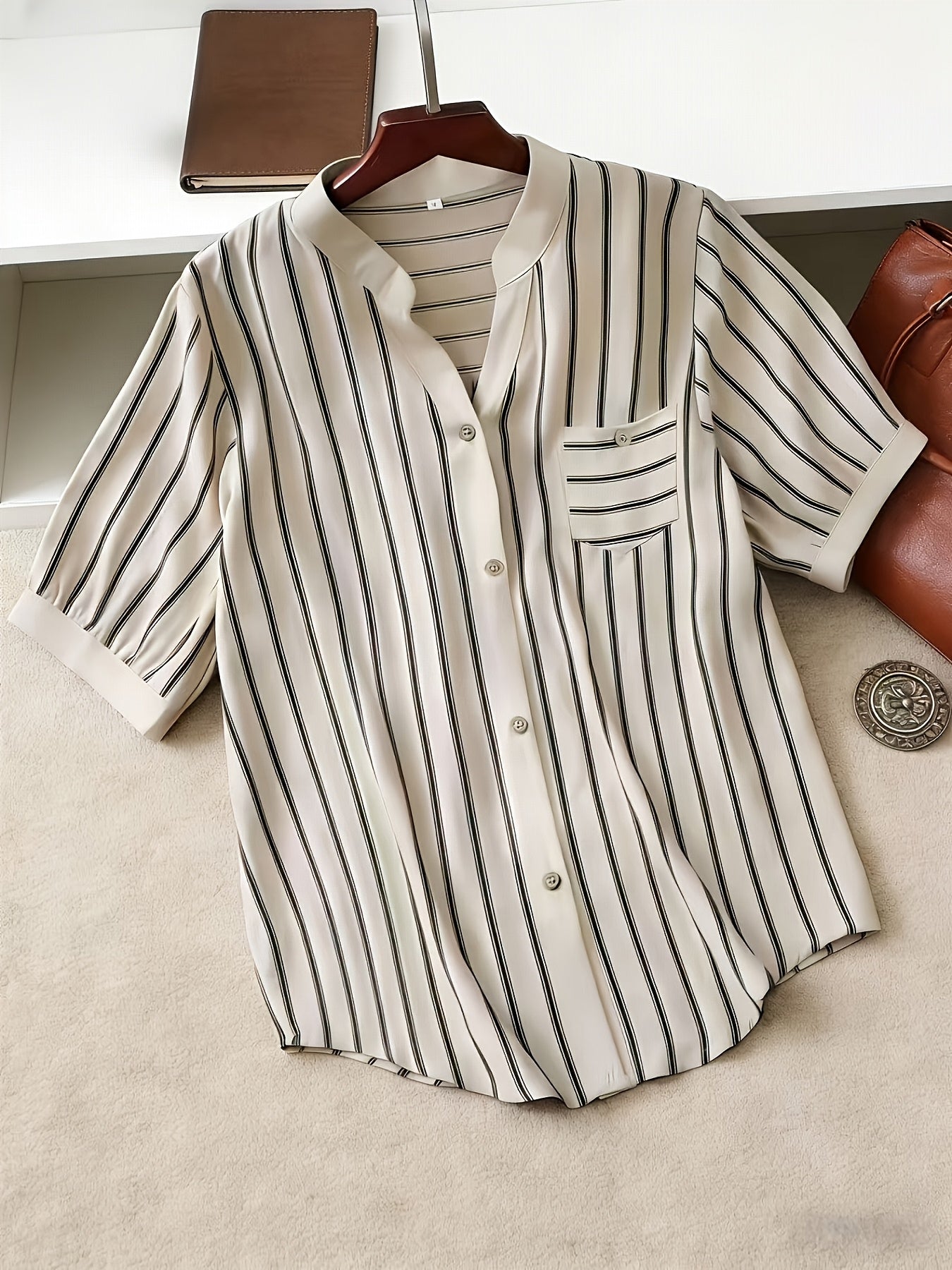 Chemise décontractée pour femme à manches courtes style boutonné col mao chic