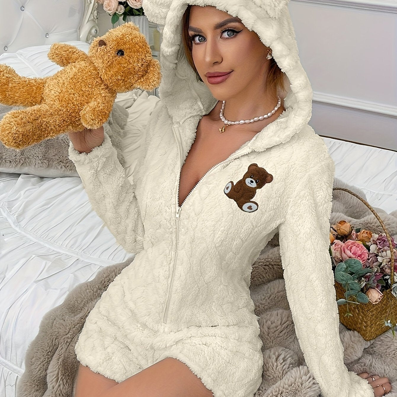 Grenouillère Peluche Femme à Capuche Ours Polaire Crème avec Broderie Ours Marron